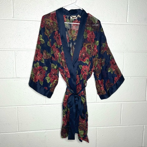 Victoria's Secret Other - < Vintage Victoria’s Secret Gold Label Floral Robe >